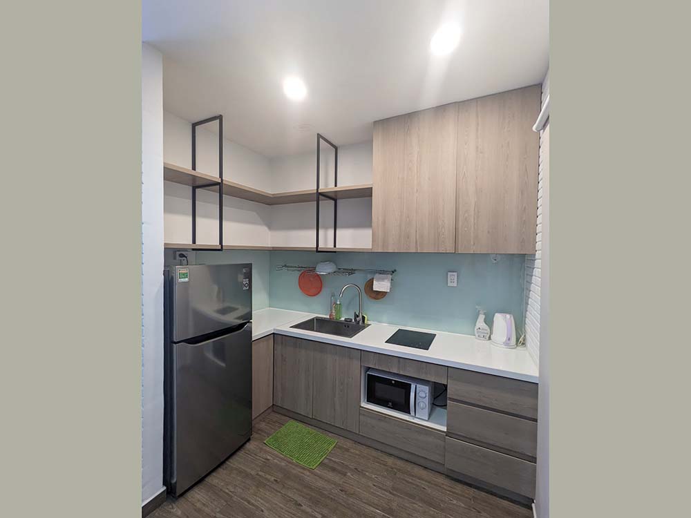 Bright-light serviced apartment for rent on Nguyen Gia Tri Street Binh Thanh District