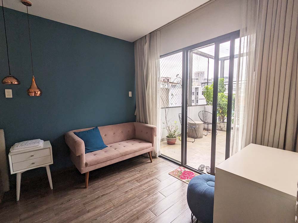 Bright-light serviced apartment for rent on Nguyen Gia Tri Street Binh Thanh District