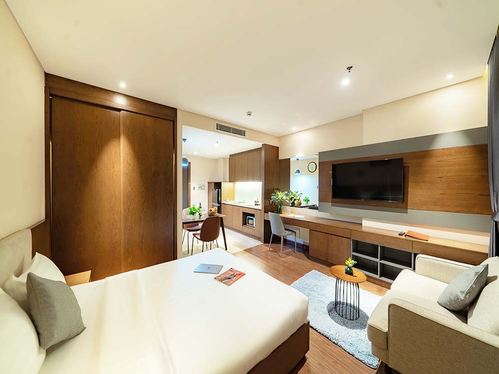 Spacious studio serviced apartment for rent on Nguyen Van Troi Street, Phu Nhuan District