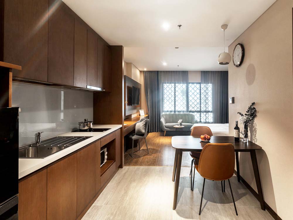 Spacious studio serviced apartment for rent on Nguyen Van Troi Street, Phu Nhuan District