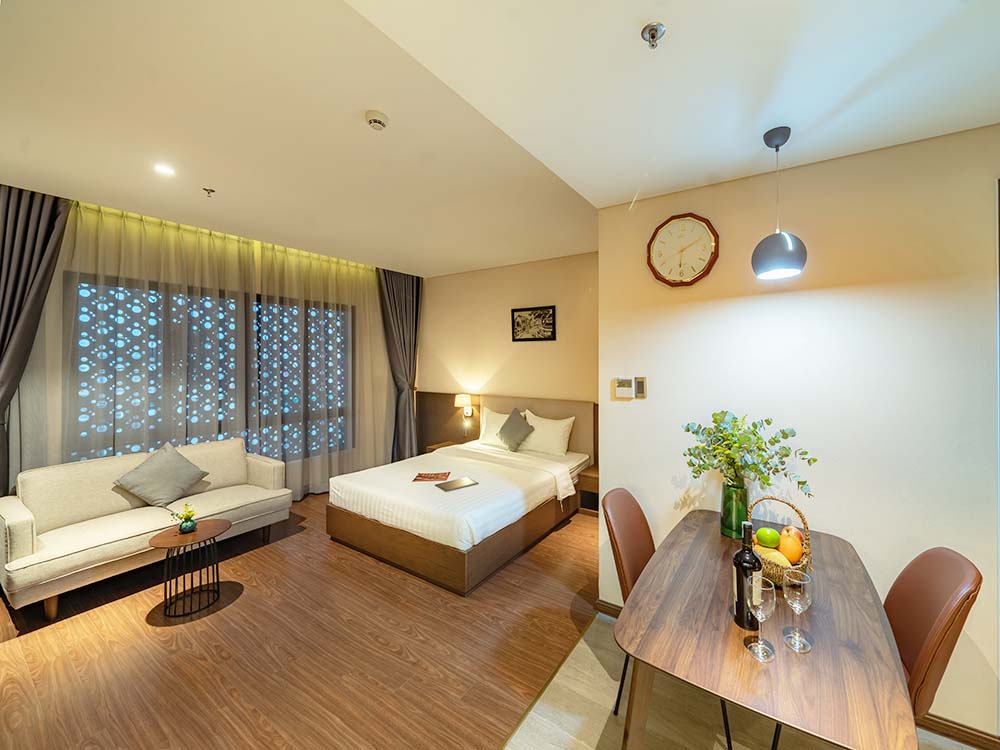 Spacious studio serviced apartment for rent on Nguyen Van Troi Street, Phu Nhuan District