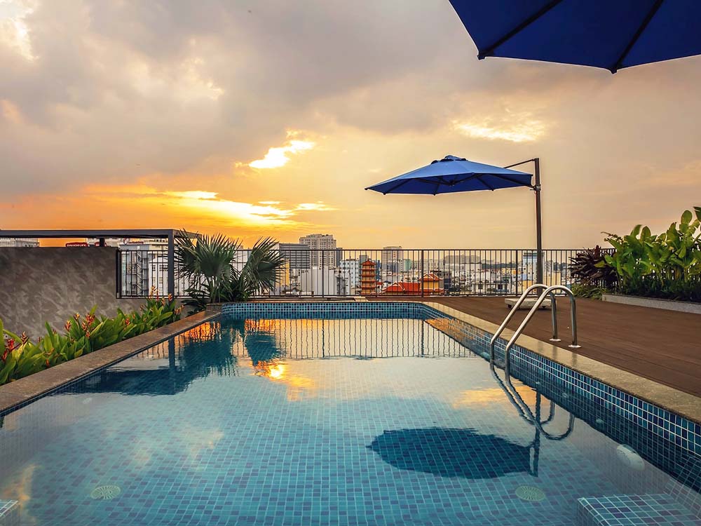 Spacious studio serviced apartment for rent on Nguyen Van Troi Street, Phu Nhuan District
