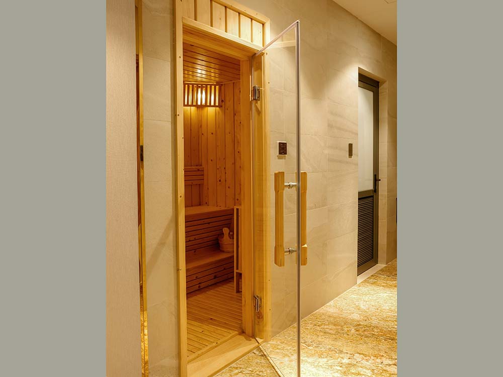 Spacious studio serviced apartment for rent on Nguyen Van Troi Street, Phu Nhuan District