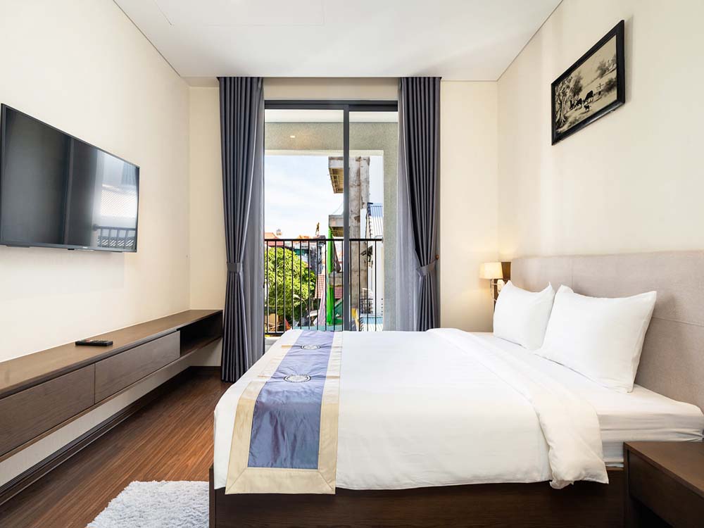 Luxury serviced apartment for rent on Nguyen Van Troi Street easy access to Tan Son Nhat Airport