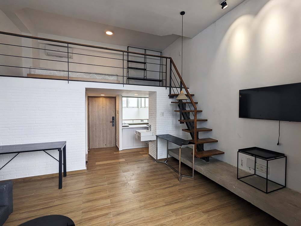 Windy loft serviced apartment for lease in Binh Thanh District Nguyen Gia Tri Street