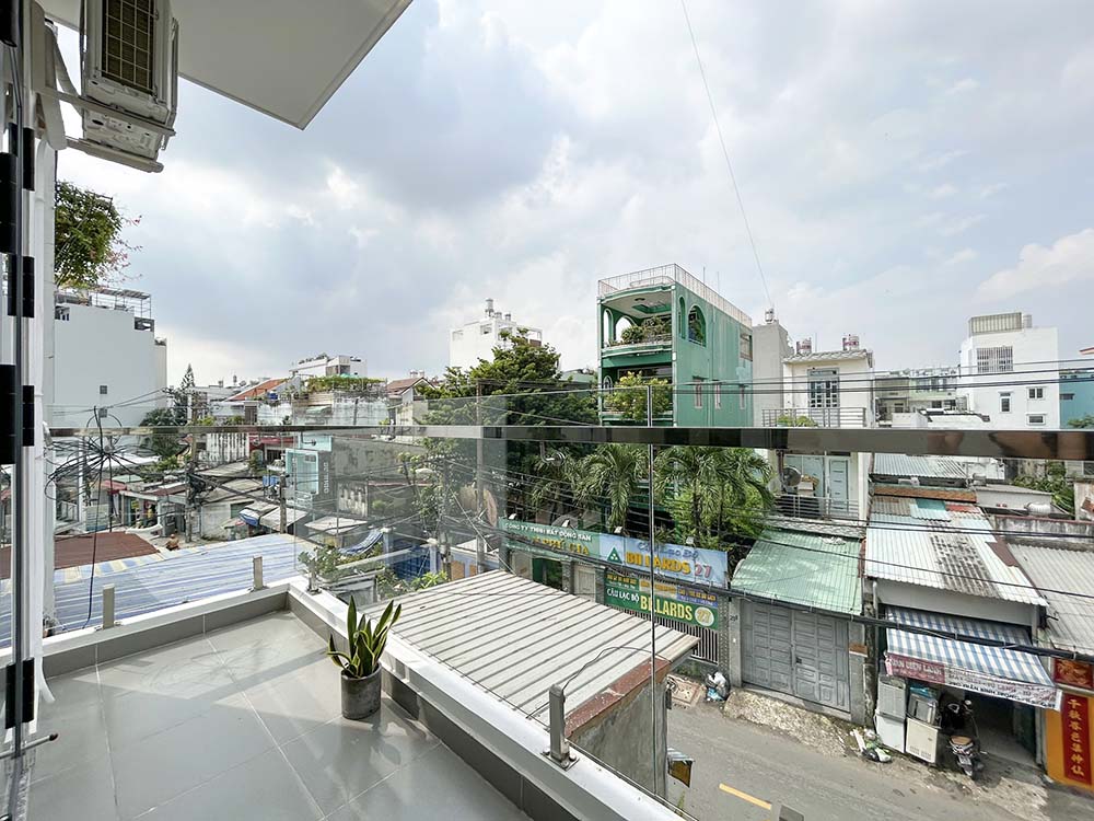 Bright-light serviced apartment for lease in Binh Thanh District Tran Binh Trong St