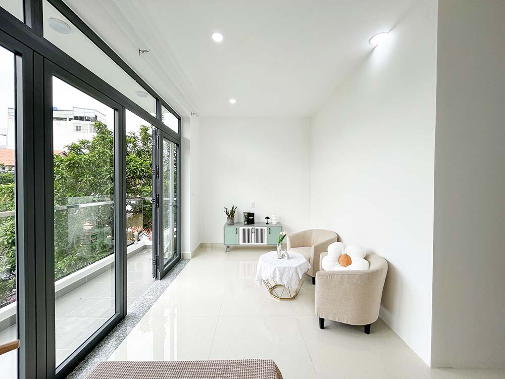 Bright-light serviced apartment for lease in Binh Thanh District Tran Binh Trong St