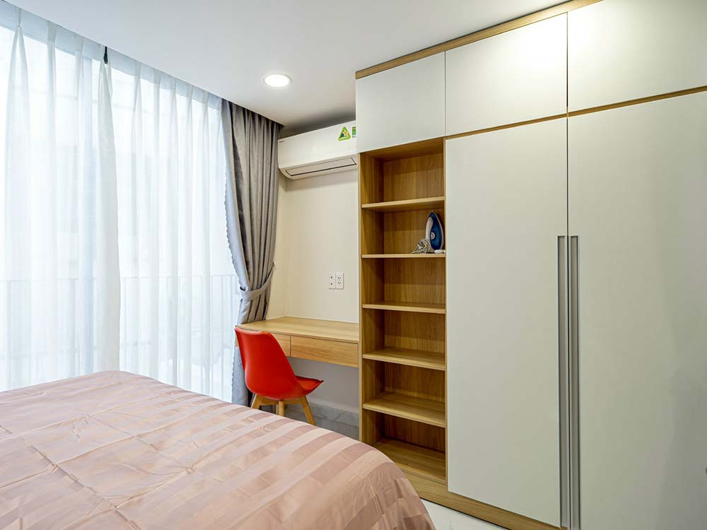 One bedroom serviced apartment for lease in District 1 next to Ben Thanh Market.