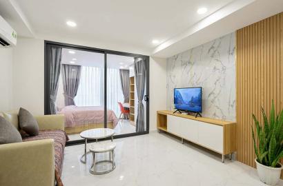 One bedroom serviced apartment for lease in District 1 next to Ben Thanh Market.