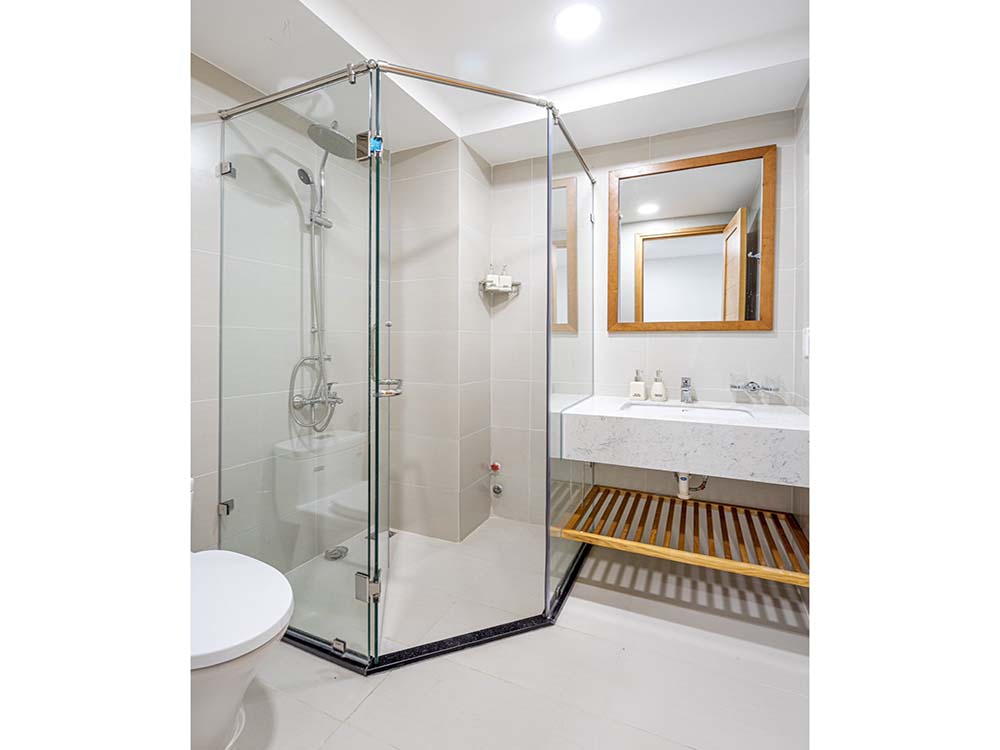 One bedroom serviced apartment for lease in District 1 next to Ben Thanh Market.