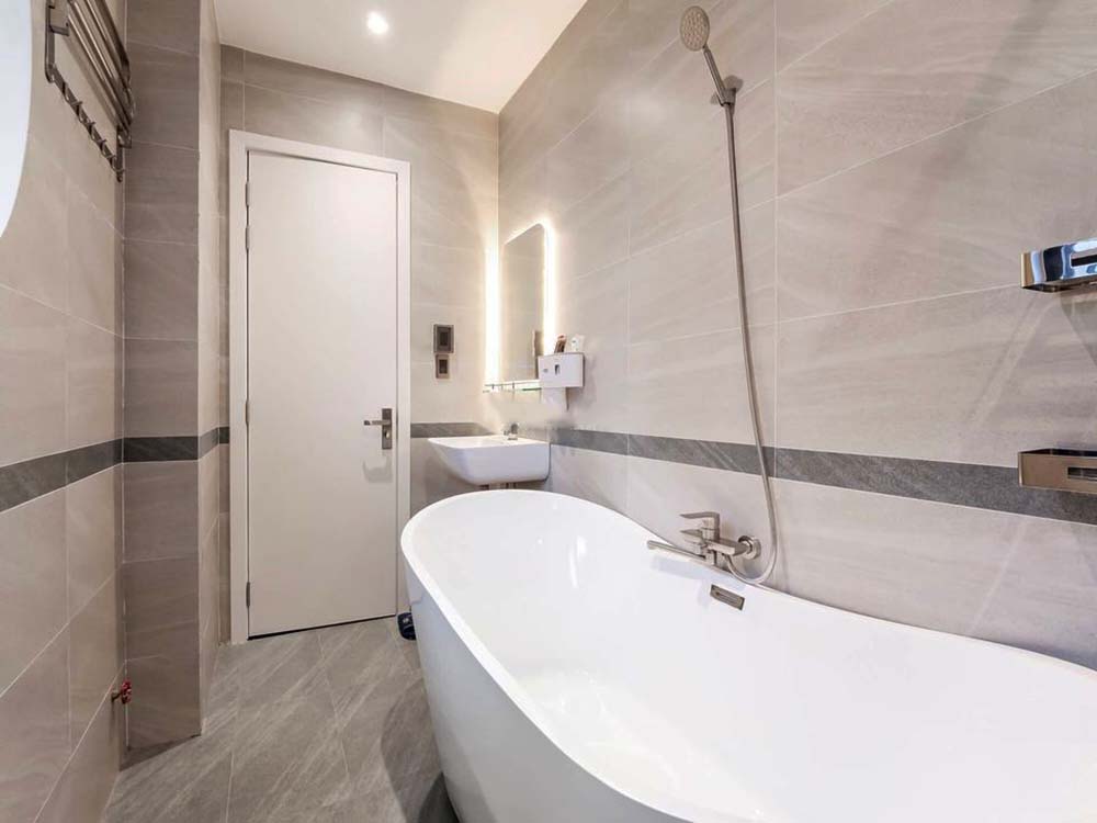 New serviced apartment for lease on Nguyen Cuu Van Street, Binh Thanh District.