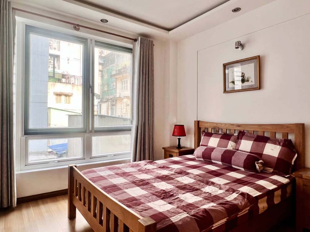 Nice serviced apartment for rent next to Ben Thanh Market, Le Lai Street District 1