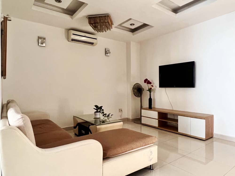 Nice serviced apartment for rent next to Ben Thanh Market, Le Lai Street District 1