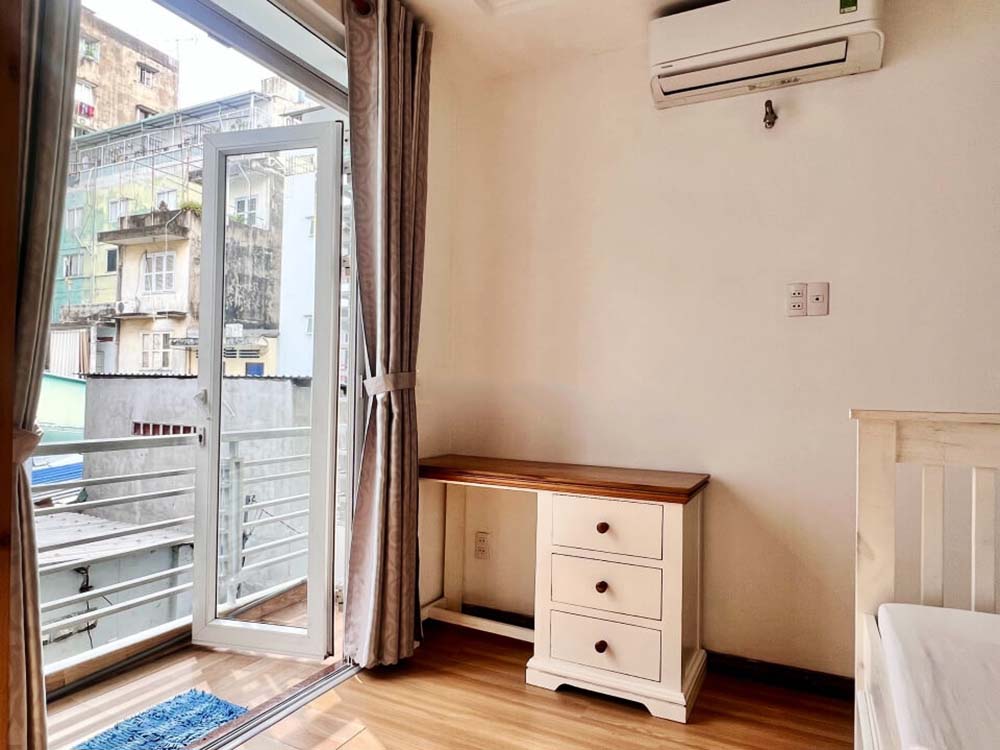 Nice serviced apartment for rent next to Ben Thanh Market, Le Lai Street District 1