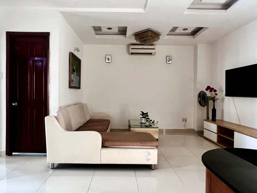 Nice serviced apartment for rent next to Ben Thanh Market, Le Lai Street District 1