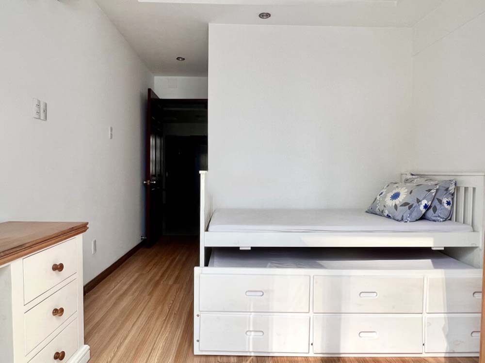 Nice serviced apartment for rent next to Ben Thanh Market, Le Lai Street District 1