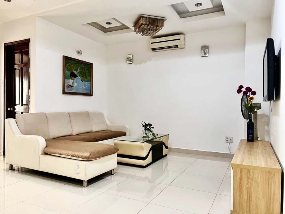 Nice serviced apartment for rent next to Ben Thanh Market, Le Lai Street District 1
