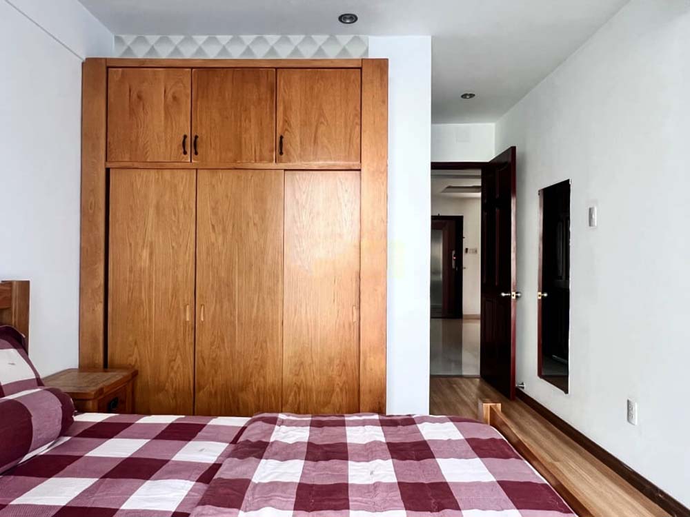 Nice serviced apartment for rent next to Ben Thanh Market, Le Lai Street District 1