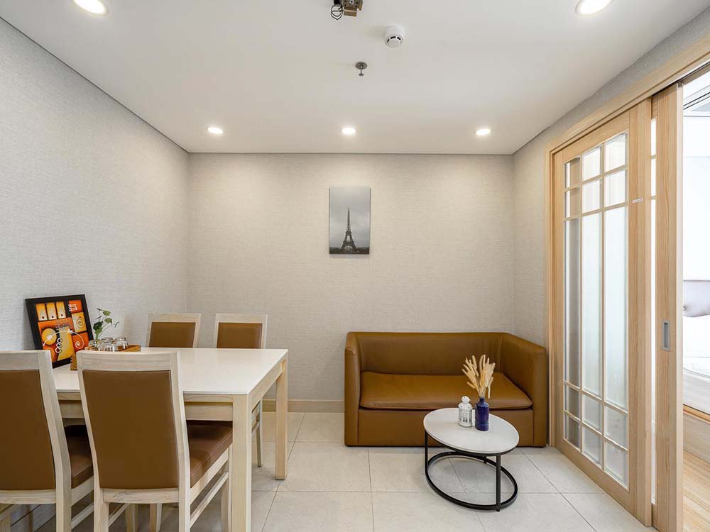 Two bedrooms serviced apartment renting on Tran Khanh Du Street, Dakao Ward