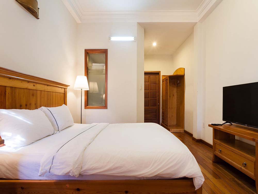 Oakwood serviced apartment for rent on Tran Huu Trang Street, Phu Nhuan District