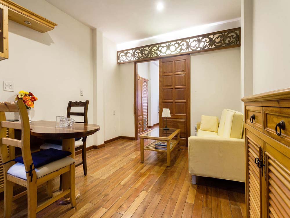Oakwood serviced apartment for rent on Tran Huu Trang Street, Phu Nhuan District