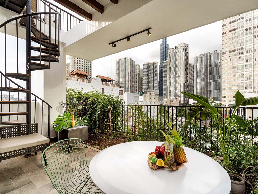 Bright-light penthouse serviced apartment for rent in Binh Thanh District Saigon