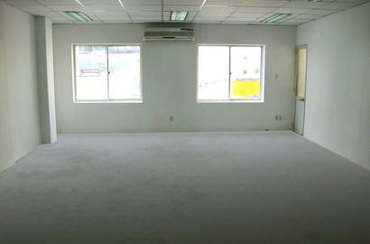 Cheap office for rent on Le Thanh Ton street District 1 .