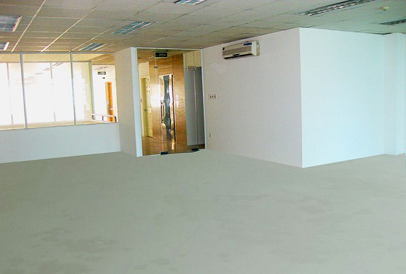 Cheap office for rent on Le Thanh Ton street District 1 .