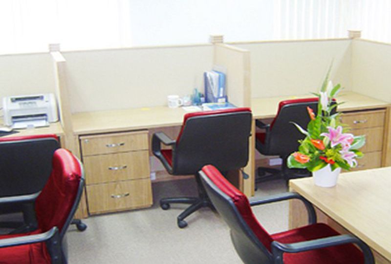 Cheap office for rent on Le Thanh Ton street District 1 .