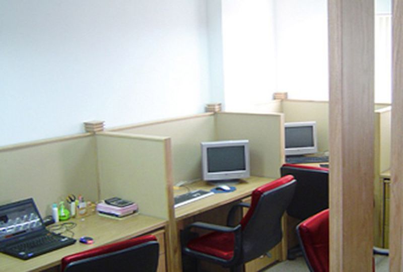 Cheap office for rent on Le Thanh Ton street District 1 .