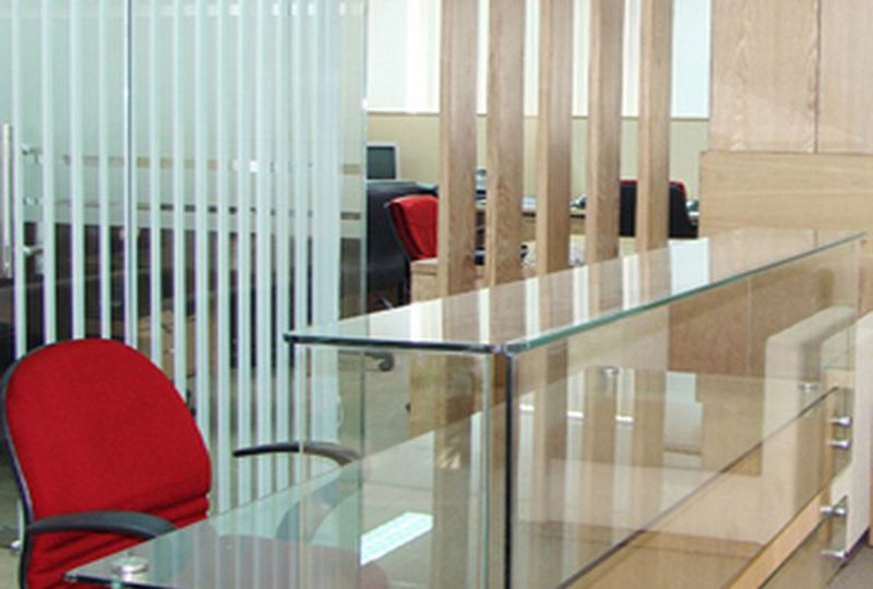 Cheap office for rent on Le Thanh Ton street District 1 .