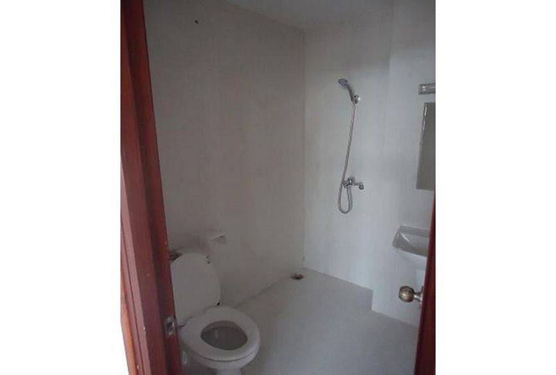 Unfurnished Apartment for rent in Phu Dat building Binh Thanh District .