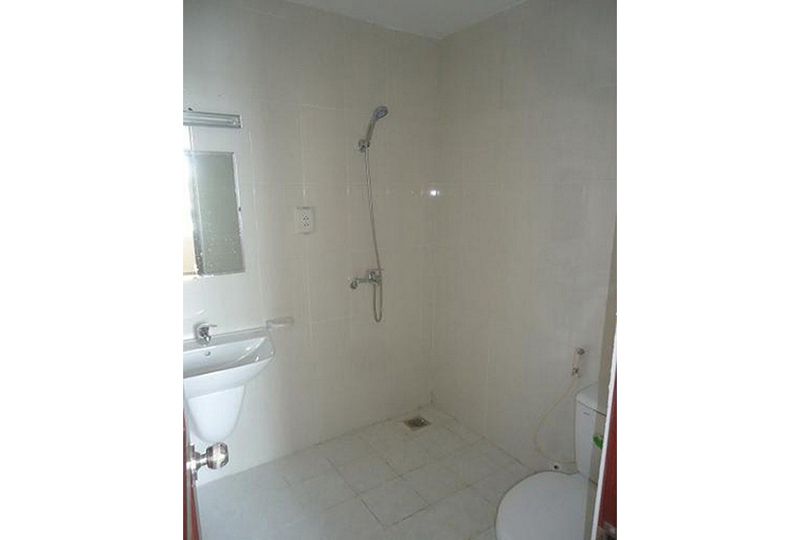 Unfurnished Apartment for rent in Phu Dat building Binh Thanh District .