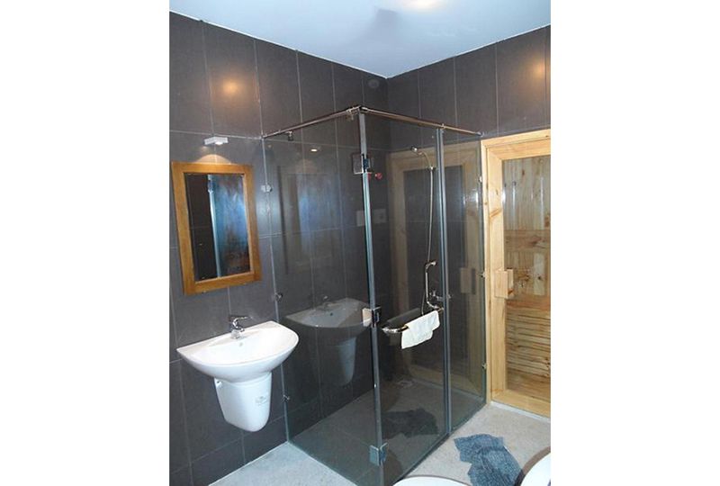Villa for rent in The Garland, District 9  - Rental: 1000USD  ( Negotiable )