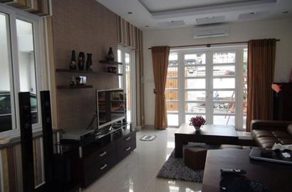 Nice villa for rent on Nguyen Thi Huynh street Phu Nhuan District