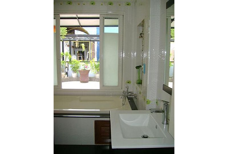 House for rent on Ly Thai To street District 10 - Rental : 1200USD