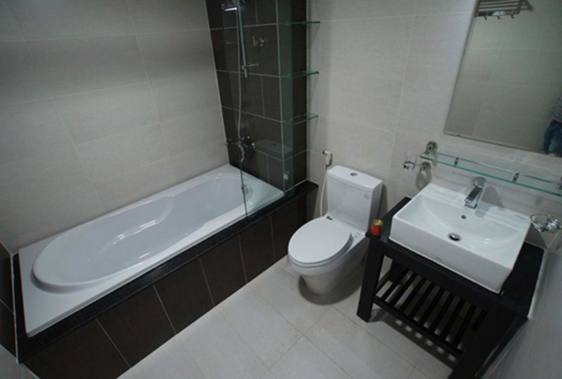Nice serviced apartment for rent on Pham Ngu Lao street, district 1