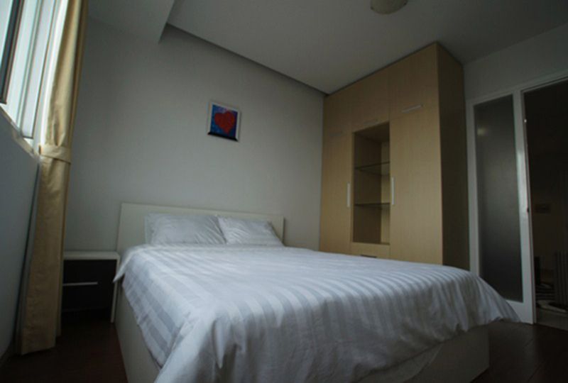 Nice serviced apartment for rent on Pham Ngu Lao street, district 1