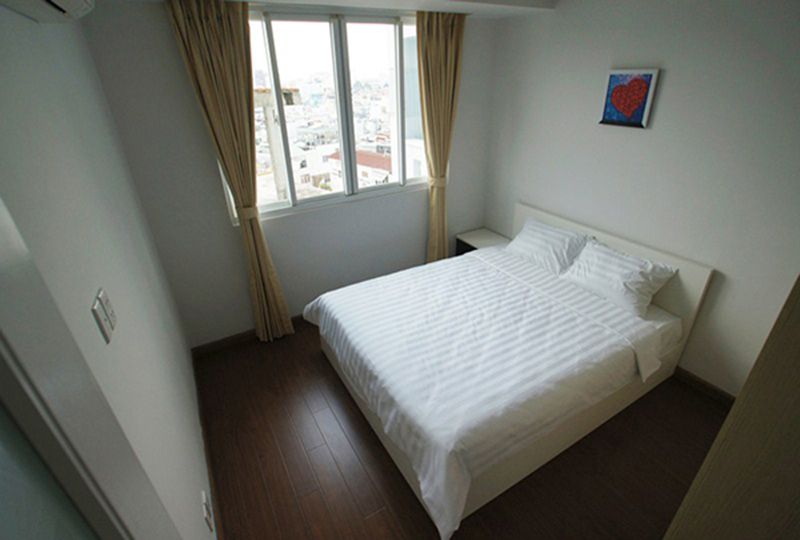 Nice serviced apartment for rent on Pham Ngu Lao street, district 1