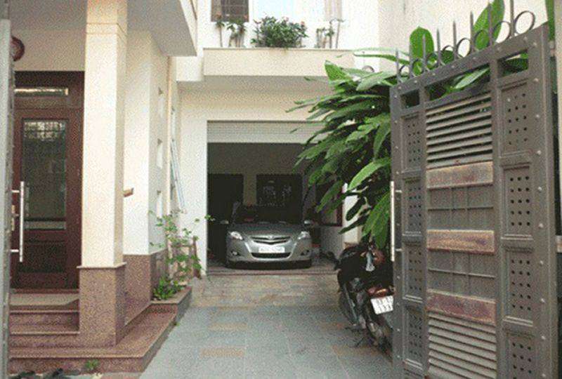 Villa for rent on Nguyen Trong Tuyen street Phu Nhuan District 2300USD