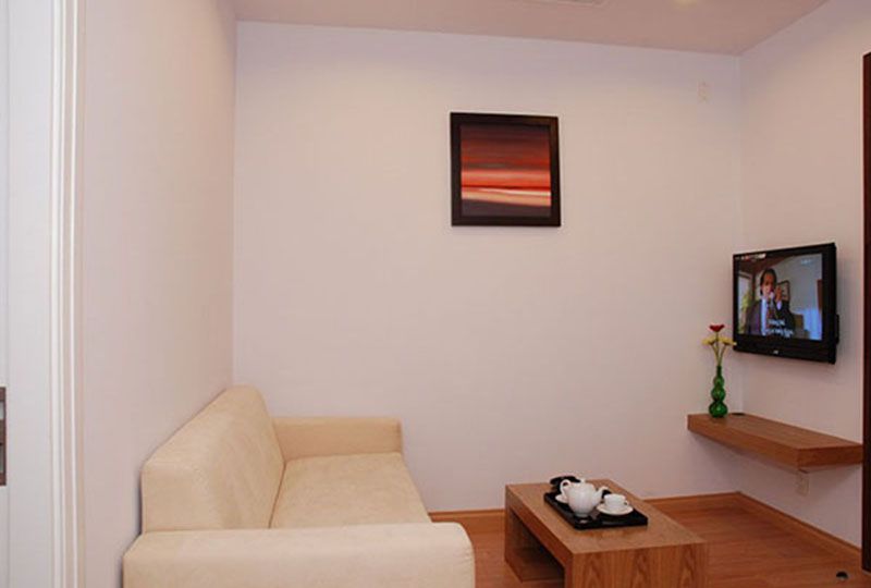 Nice Serviced apartment for rent on Le Thanh Ton street district 1