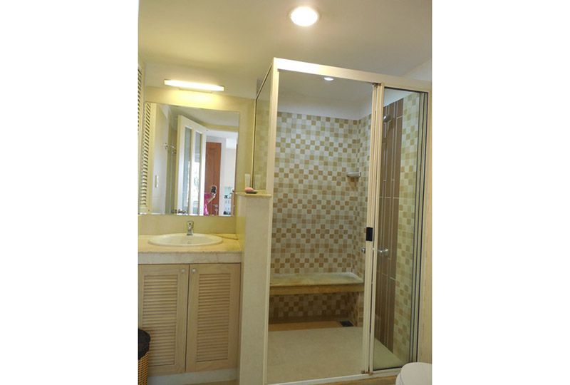 Elegant Serviced apartment on Hoa Tra street , Phan Xich Long area, Phu Nhuan district for rent .