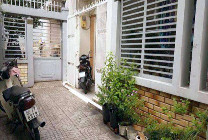 Nice house on Nam Ky Khoi Nghia street, district 1for rent