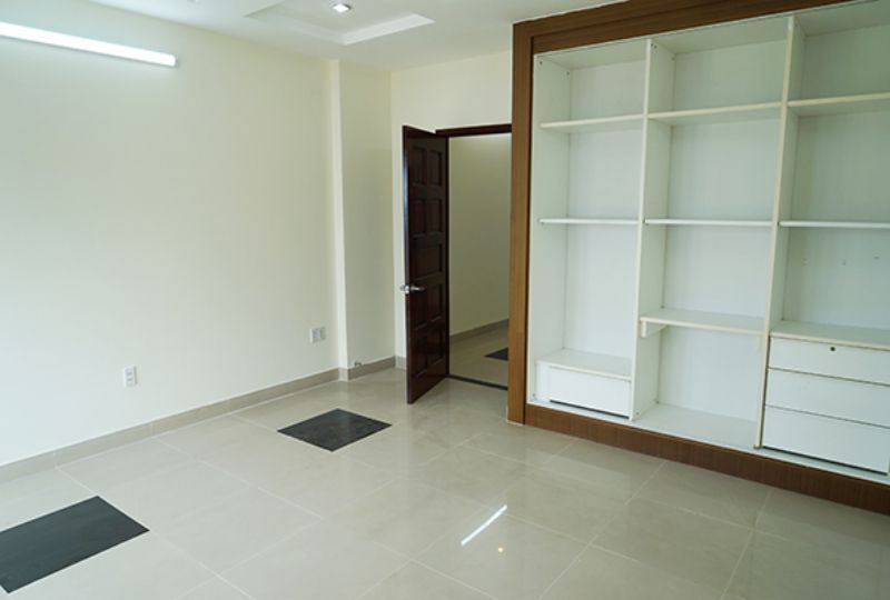 House on Tran Quang Dieu street district 3 for lease