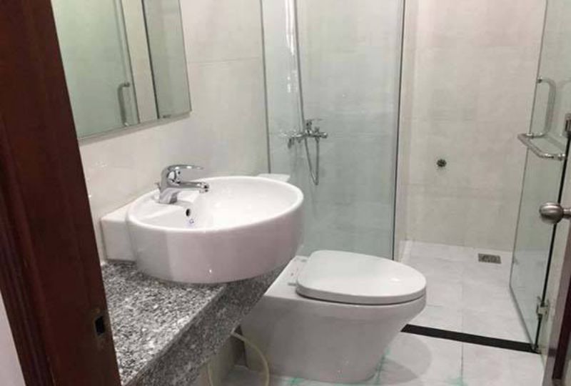 Cozy Studio on District 3 Nguyen Thien Thuat street for Lease .