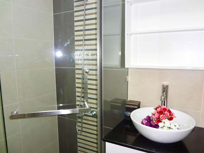 Nice serviced apartment for lease on Tran Quoc Thao street , center of district 3.