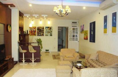 Villa on Hoang Dieu street Ward 10 Phu Nhuan District for lease .