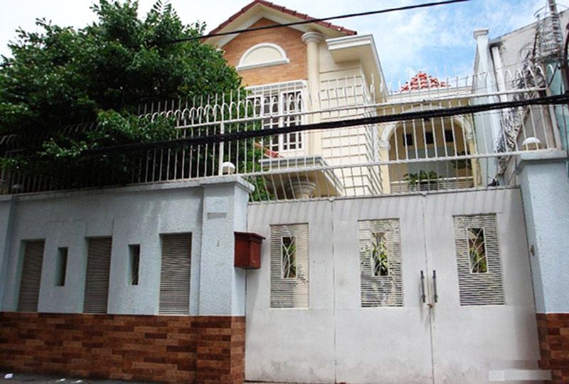 Villa on Hoang Dieu street Ward 10 Phu Nhuan District for lease .