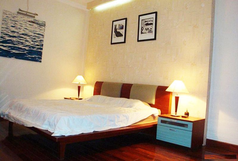 Villa on Hoang Dieu street Ward 10 Phu Nhuan District for lease .