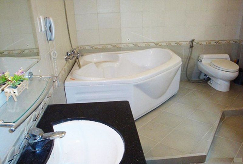 Villa on Hoang Dieu street Ward 10 Phu Nhuan District for lease .